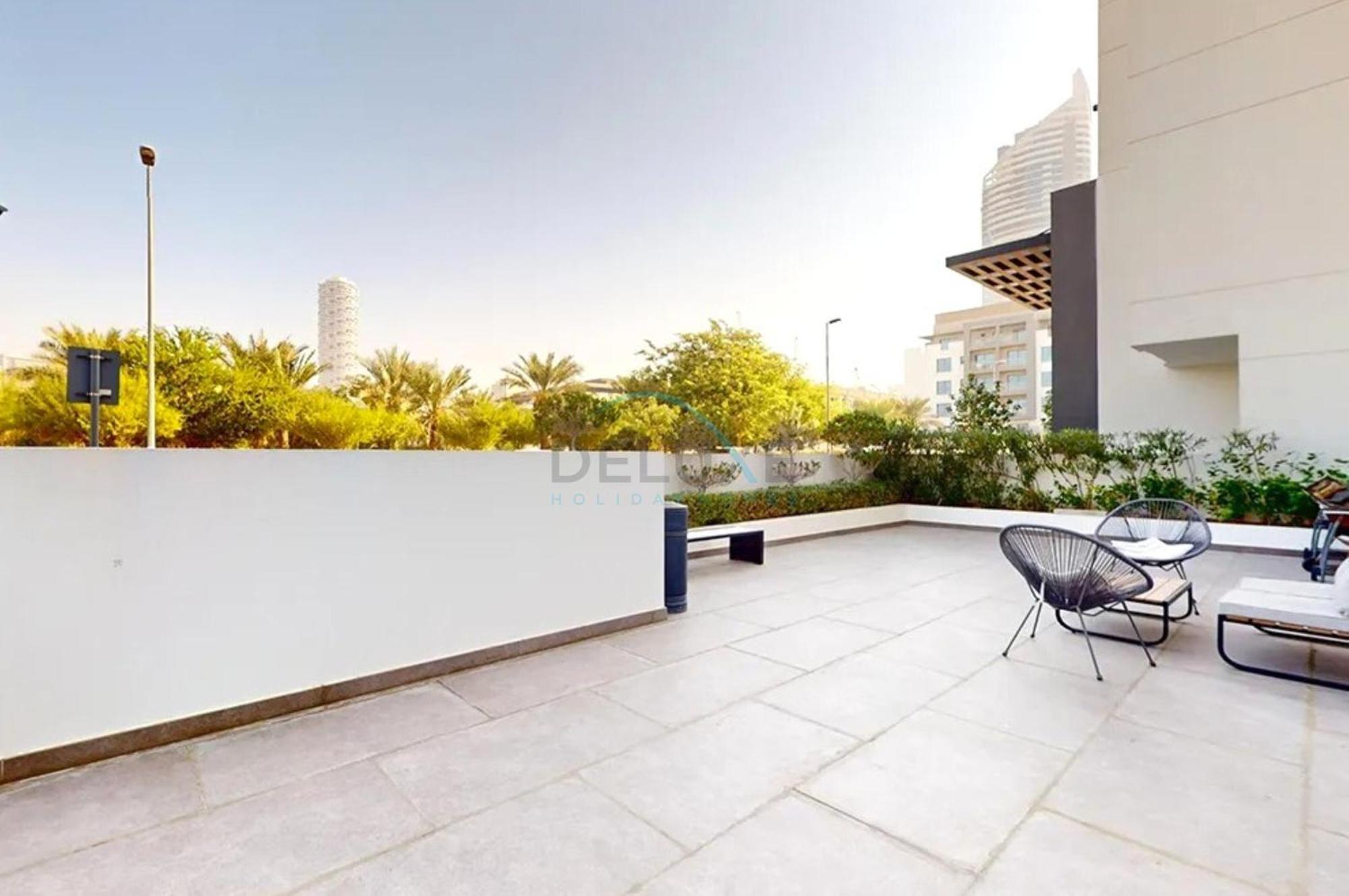 Near Circle Mall And Steps From The Park, Hyati Avenue, Jvc By Deluxe Homes Apartment