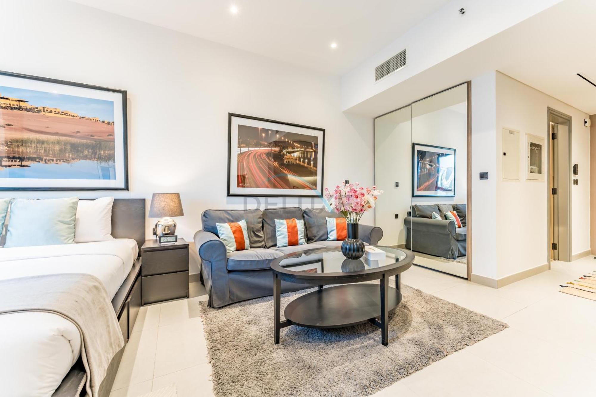Near Circle Mall And Steps From The Park, Hyati Avenue, Jvc By Deluxe Homes Apartment