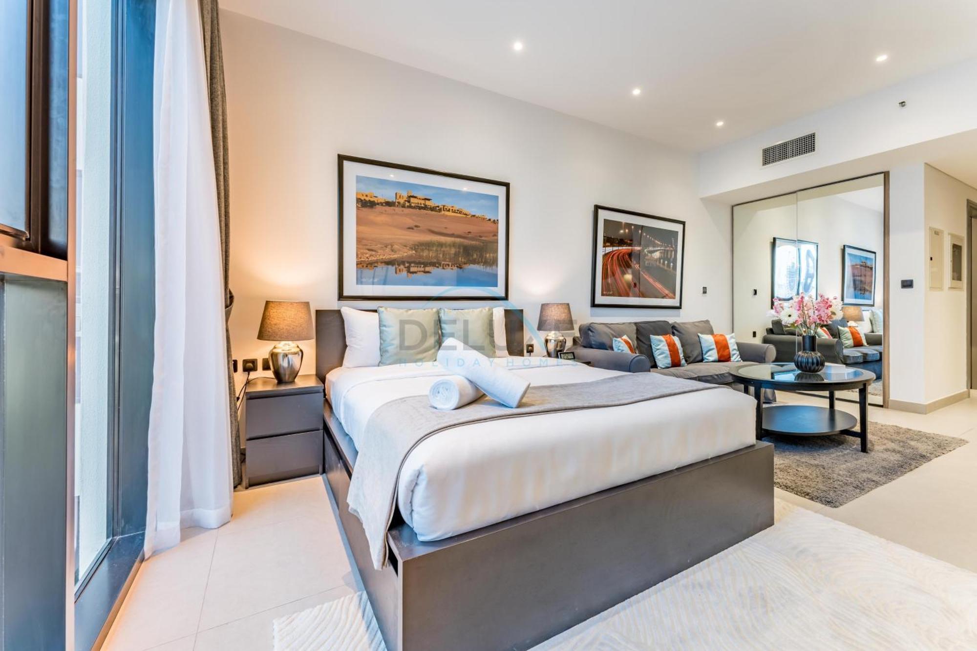 Near Circle Mall And Steps From The Park, Hyati Avenue, Jvc By Deluxe Homes *
